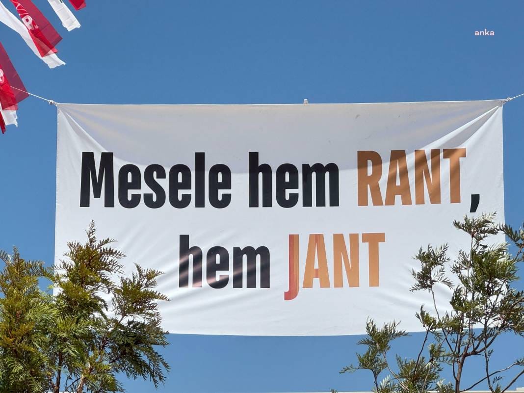 Çerçioğlu camdan bakınca bu pankartları görecek: 344.003 kez haram olsun 8